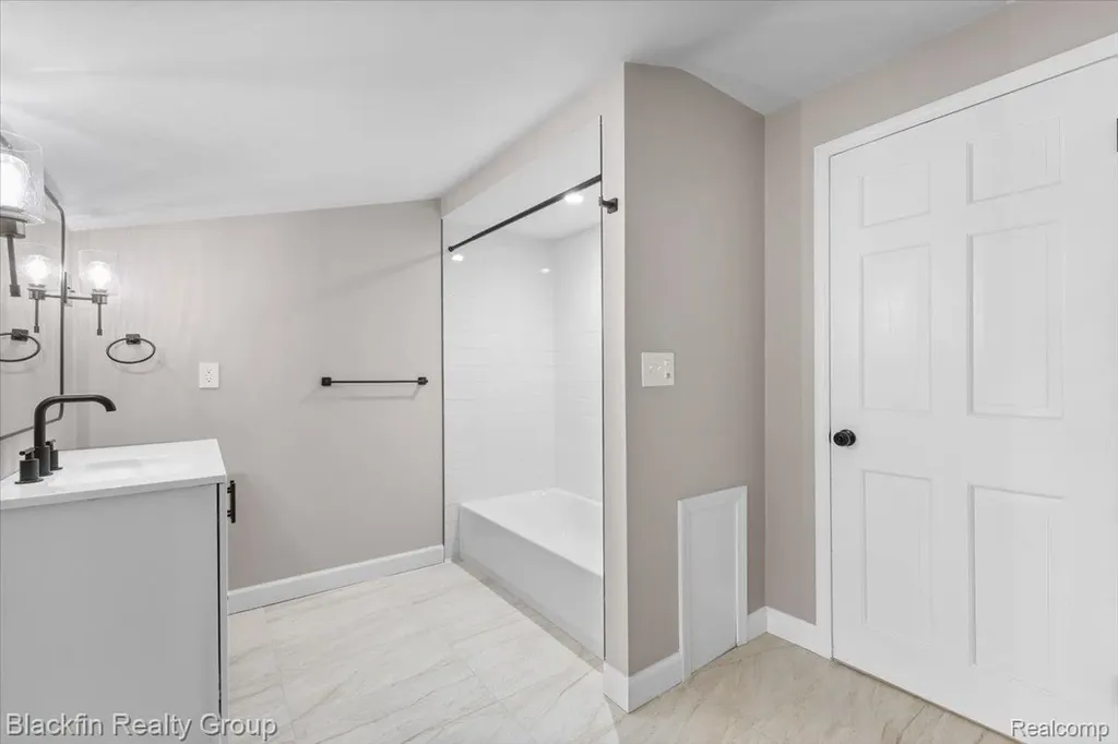 1415 John R Road Rochester Hills City MI 48307