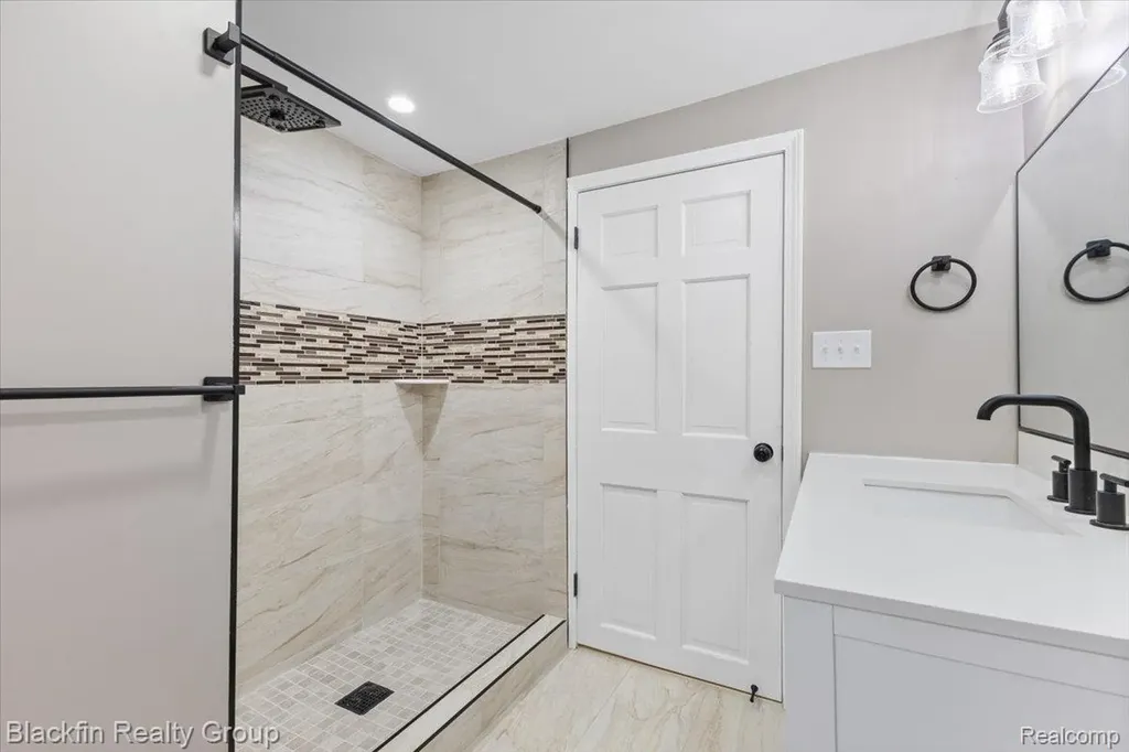 1415 John R Road Rochester Hills City MI 48307