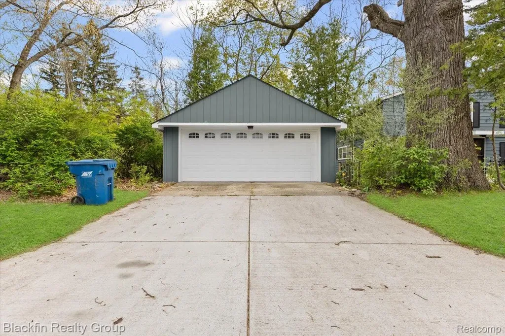 1415 John R Road Rochester Hills City MI 48307