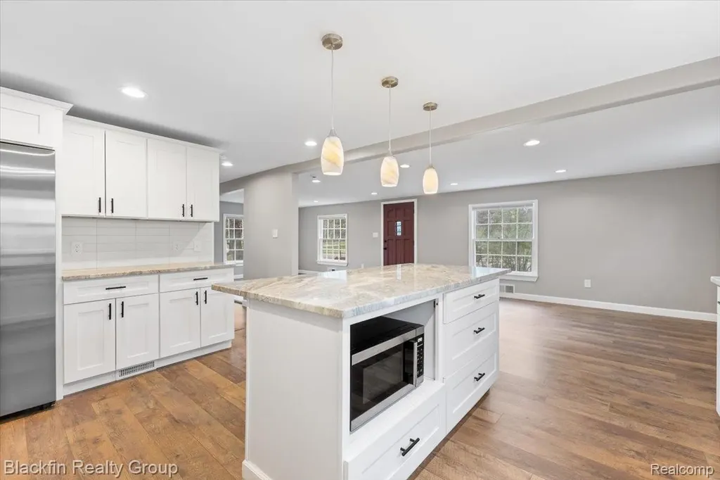1415 John R Road Rochester Hills City MI 48307