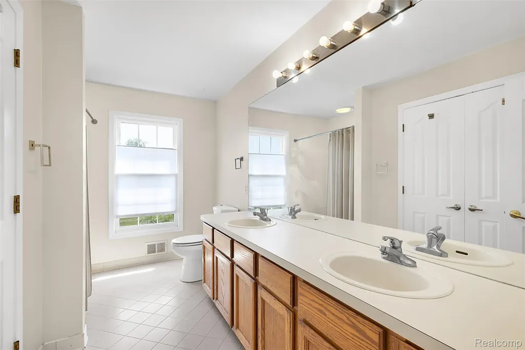 1853 Midchester Drive West Bloomfield Charter Township MI 48324