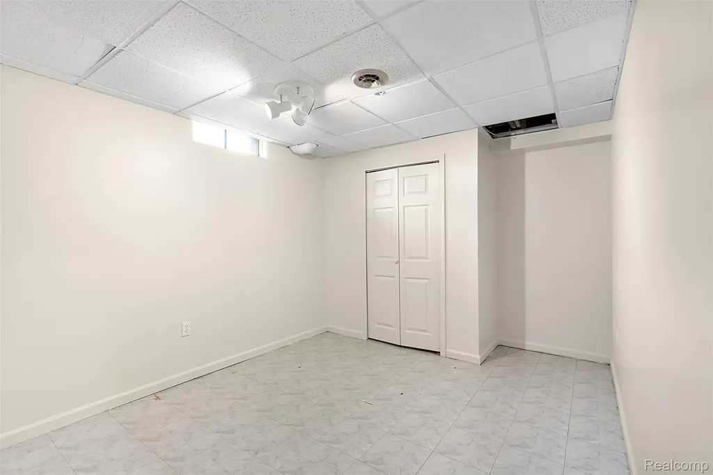 1853 Midchester Drive West Bloomfield Charter Township MI 48324