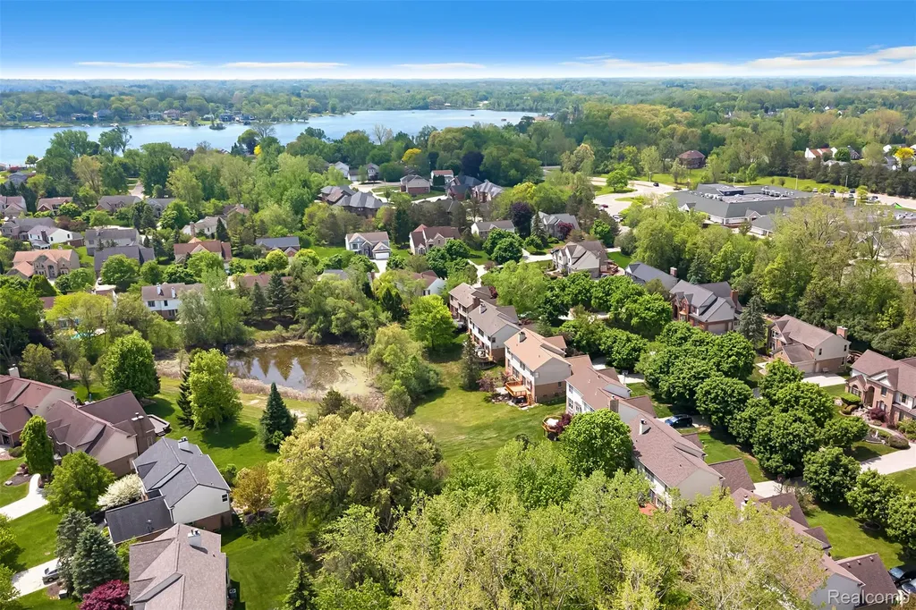 1853 Midchester Drive West Bloomfield Charter Township MI 48324