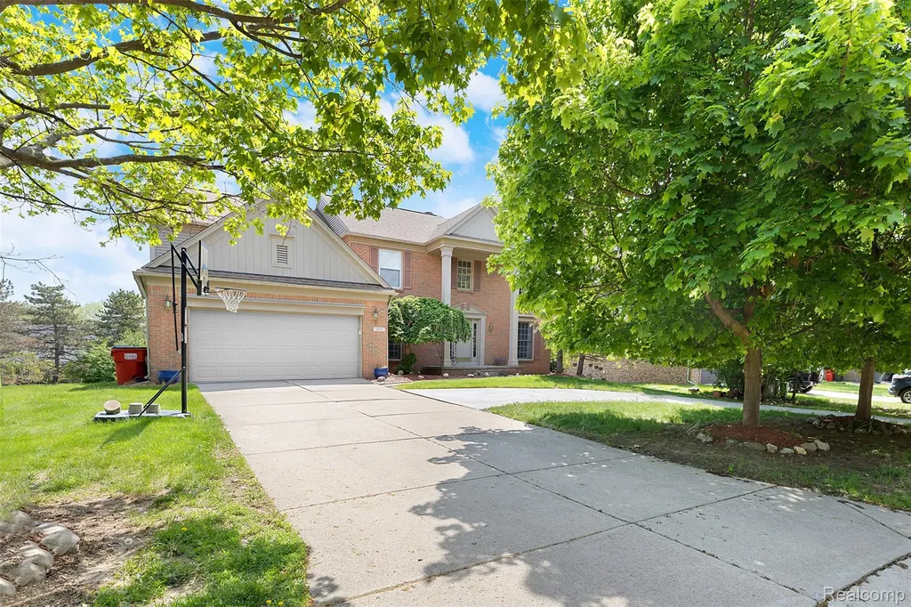 1853 Midchester Drive West Bloomfield Charter Township MI 48324