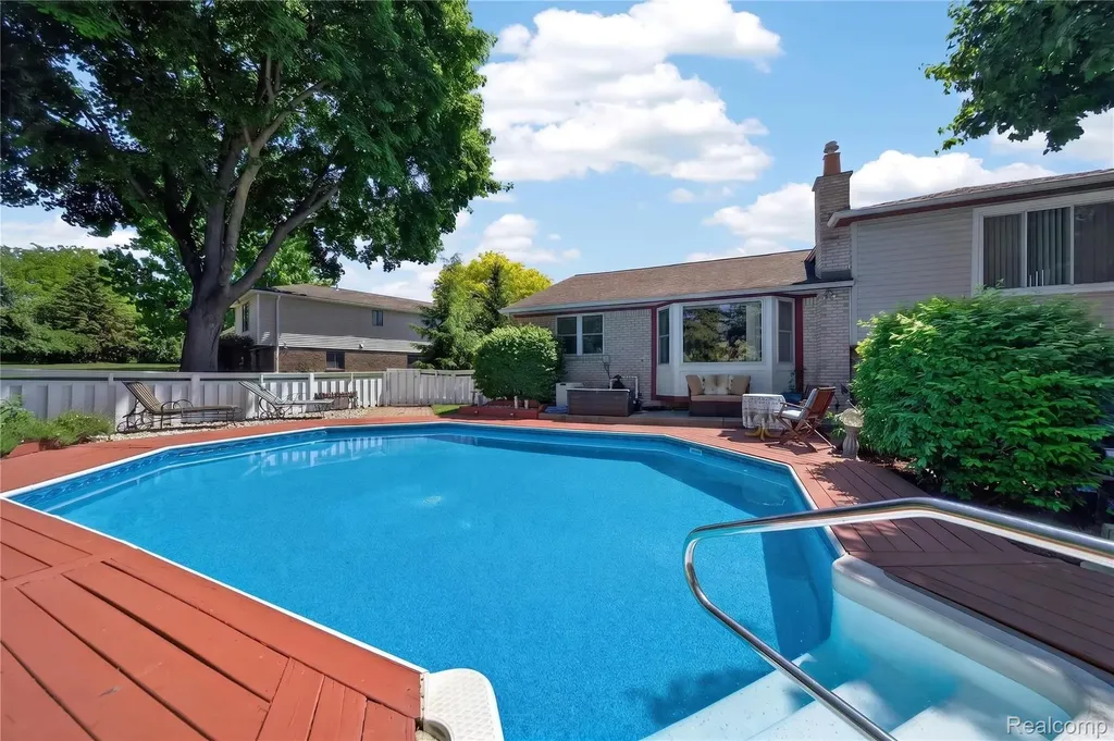 309 Antoinette Drive Rochester Hills City MI 48309