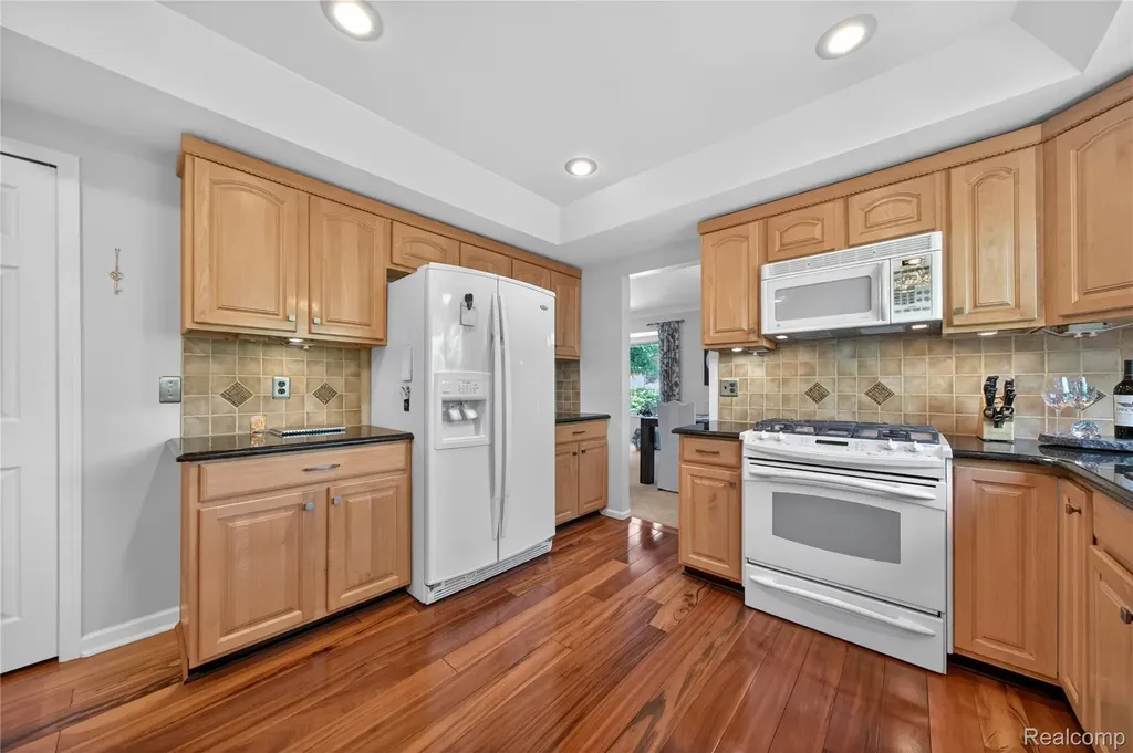 309 Antoinette Drive Rochester Hills City MI 48309