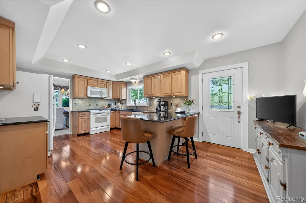 309 Antoinette Drive Rochester Hills City MI 48309