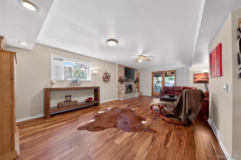 309 Antoinette Drive Rochester Hills City MI 48309