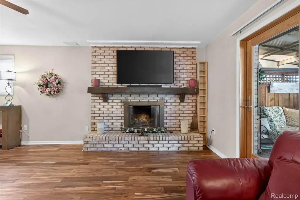 309 Antoinette Drive Rochester Hills City MI 48309