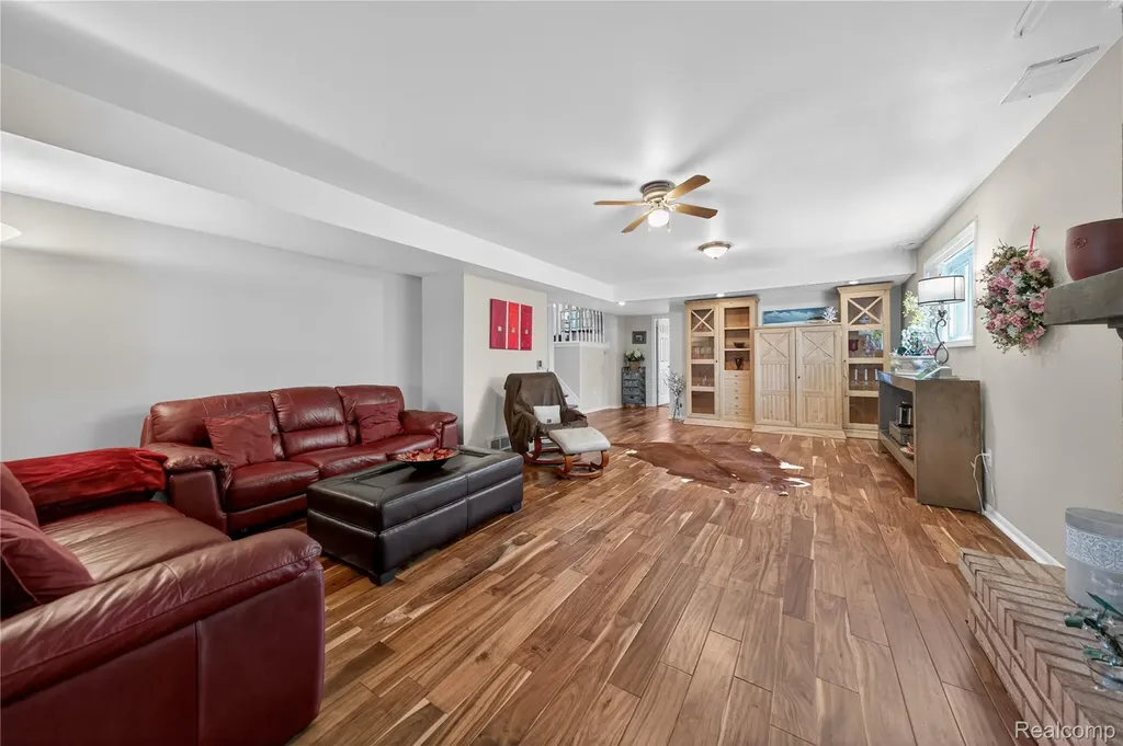 309 Antoinette Drive Rochester Hills City MI 48309