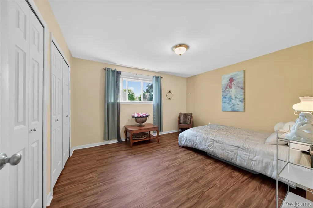 309 Antoinette Drive Rochester Hills City MI 48309