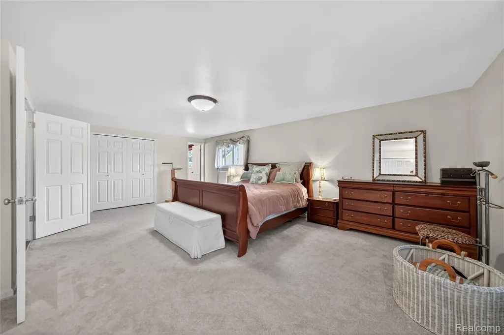 309 Antoinette Drive Rochester Hills City MI 48309
