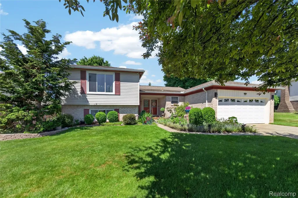 309 Antoinette Drive Rochester Hills City MI 48309