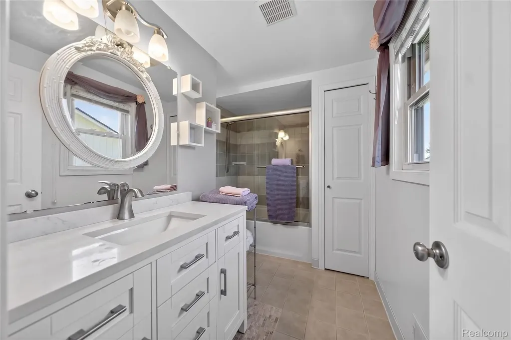 309 Antoinette Drive Rochester Hills City MI 48309