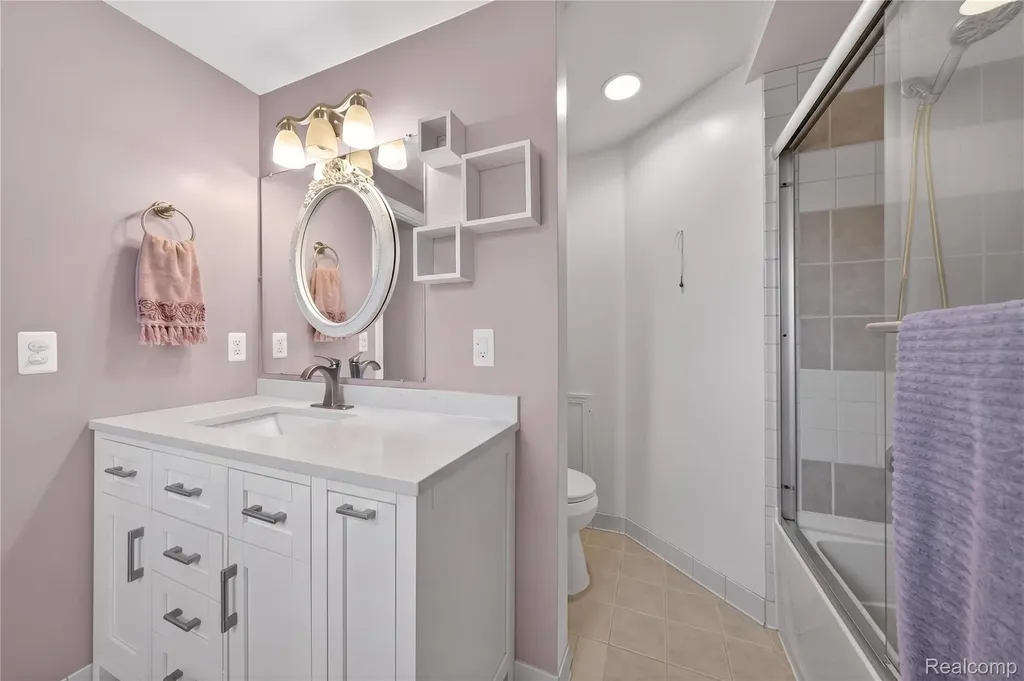 309 Antoinette Drive Rochester Hills City MI 48309