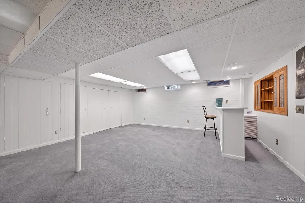 309 Antoinette Drive Rochester Hills City MI 48309