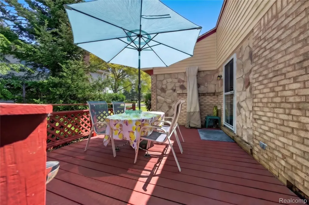 309 Antoinette Drive Rochester Hills City MI 48309