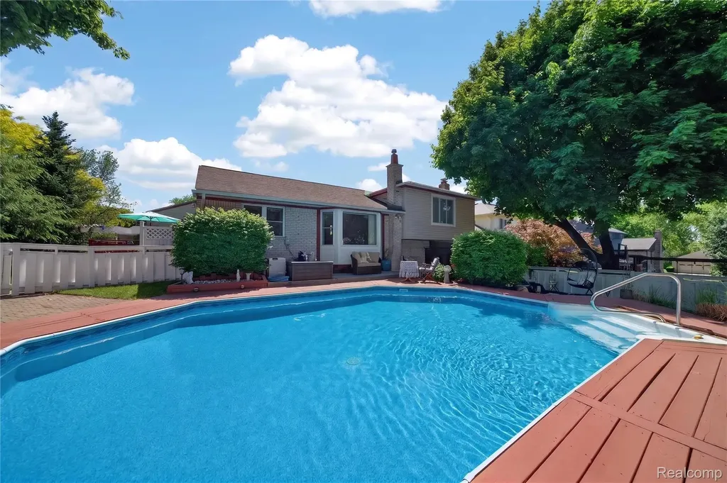 309 Antoinette Drive Rochester Hills City MI 48309