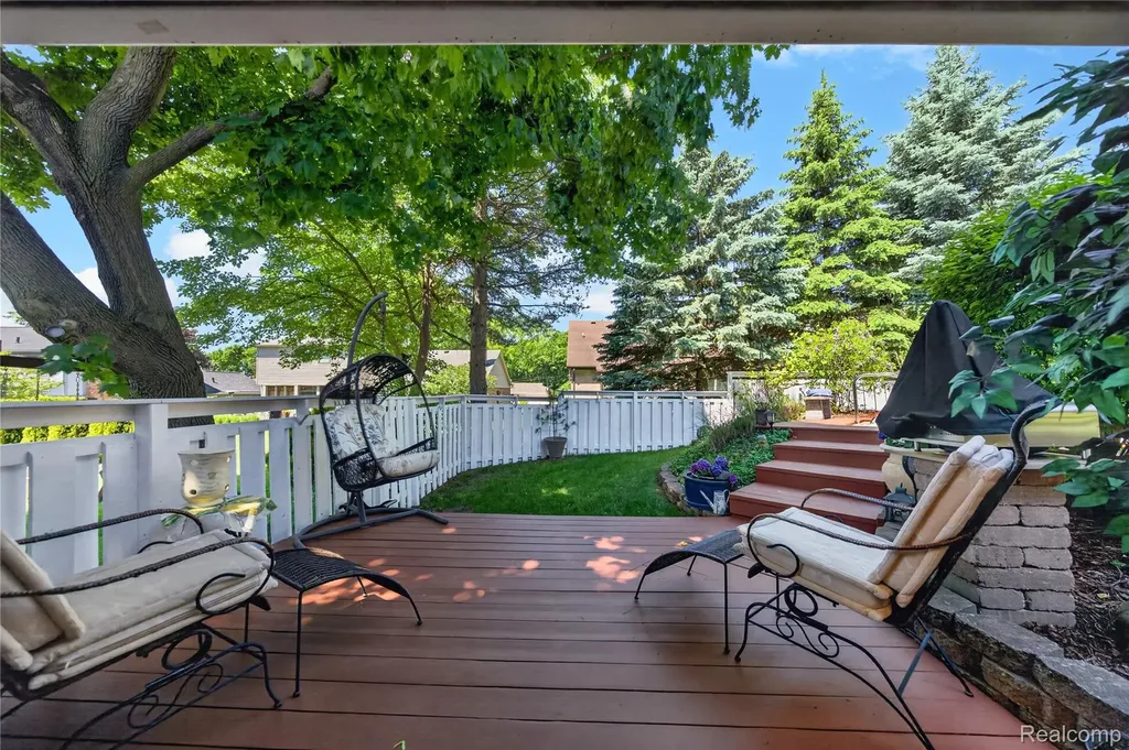 309 Antoinette Drive Rochester Hills City MI 48309