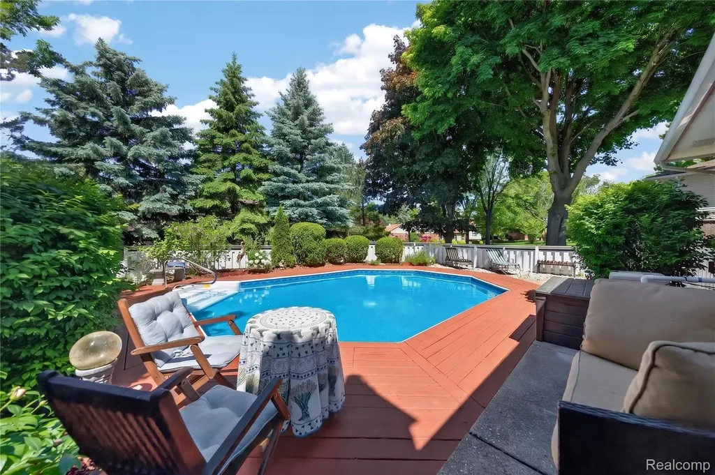 309 Antoinette Drive Rochester Hills City MI 48309