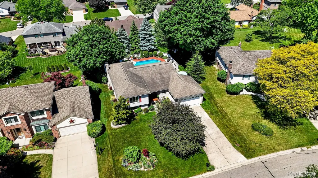 309 Antoinette Drive Rochester Hills City MI 48309