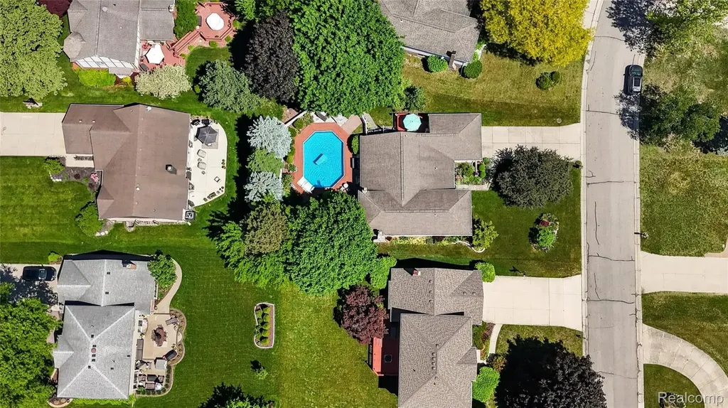 309 Antoinette Drive Rochester Hills City MI 48309