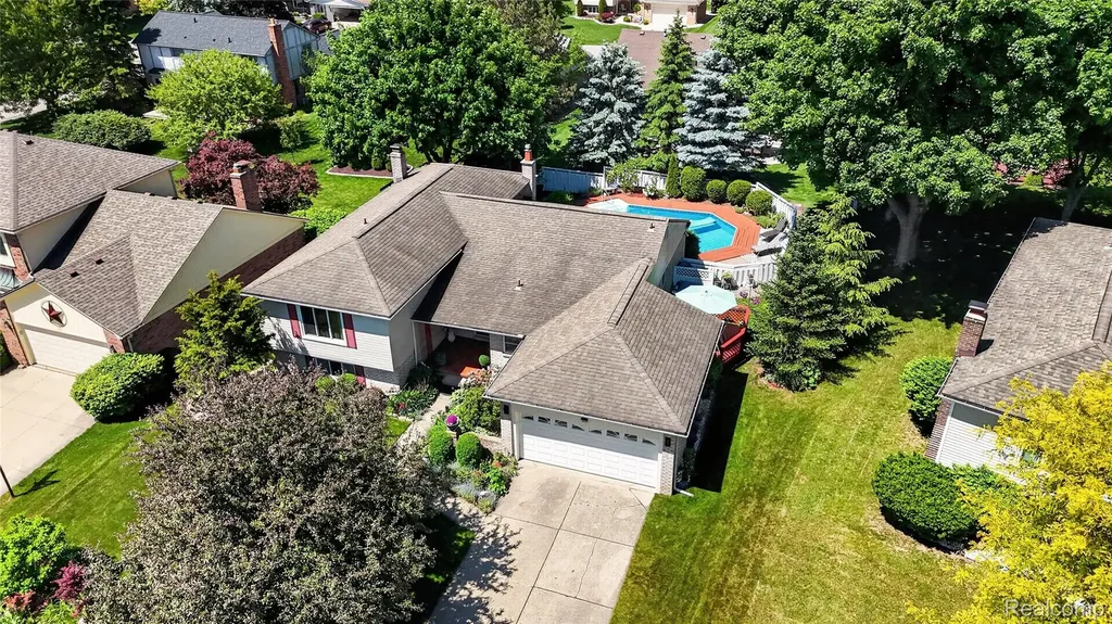 309 Antoinette Drive Rochester Hills City MI 48309