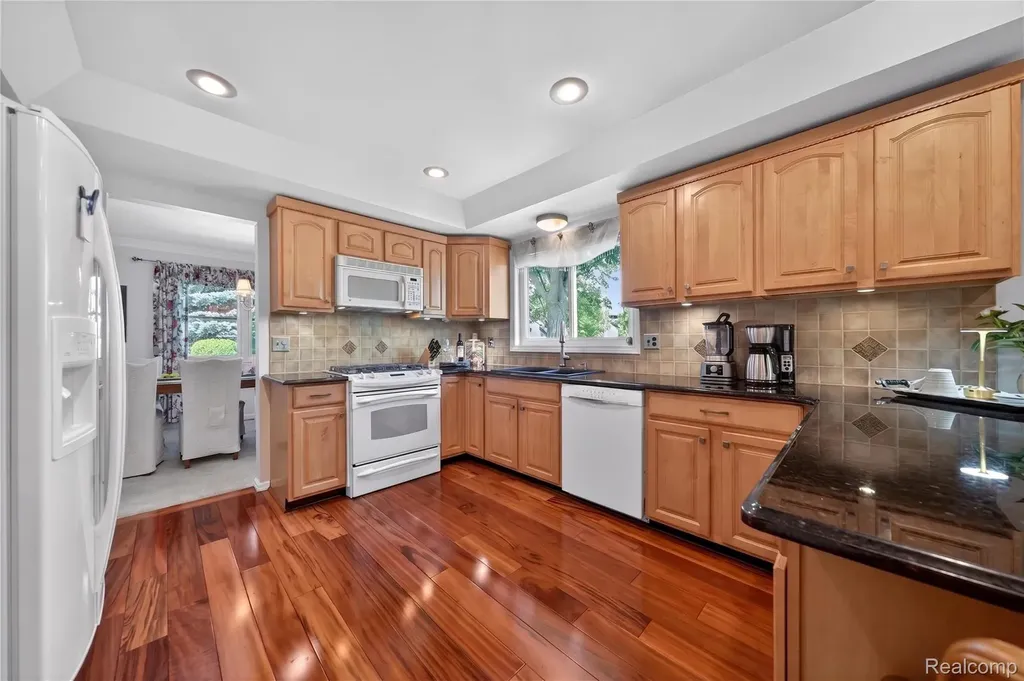 309 Antoinette Drive Rochester Hills City MI 48309