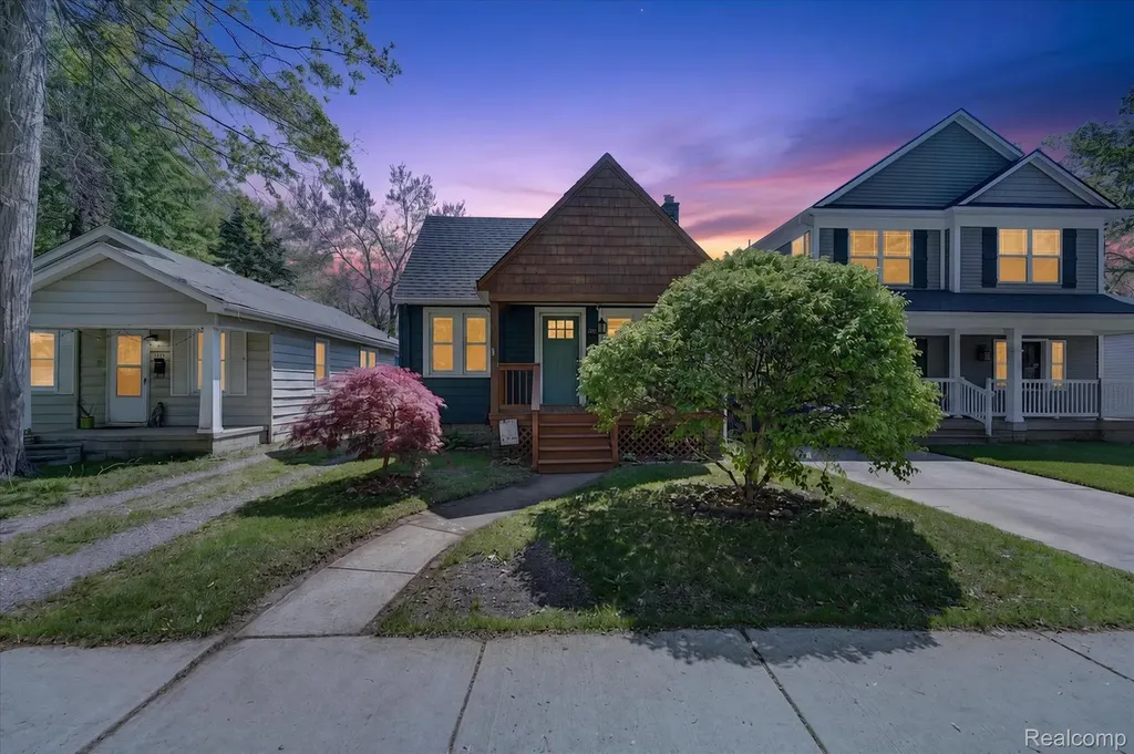 1327 Mohawk Avenue Royal Oak City MI 48067