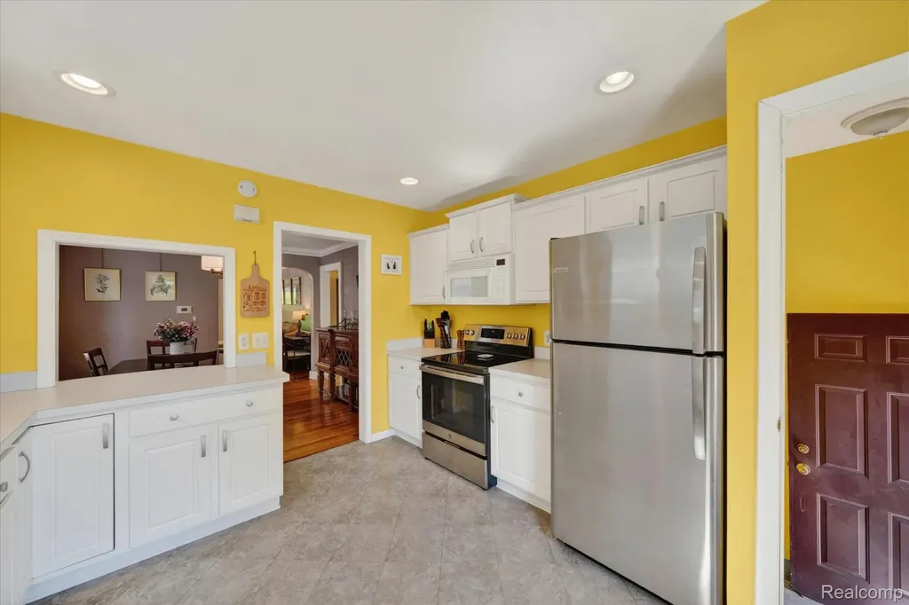 1327 Mohawk Avenue Royal Oak City MI 48067