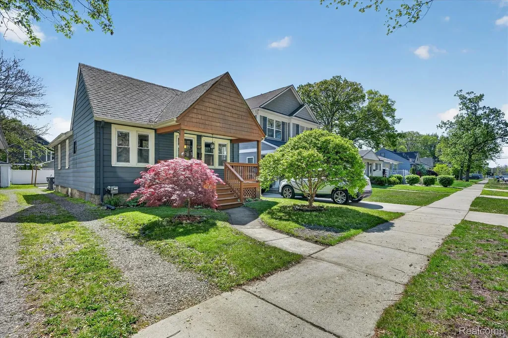 1327 Mohawk Avenue Royal Oak City MI 48067