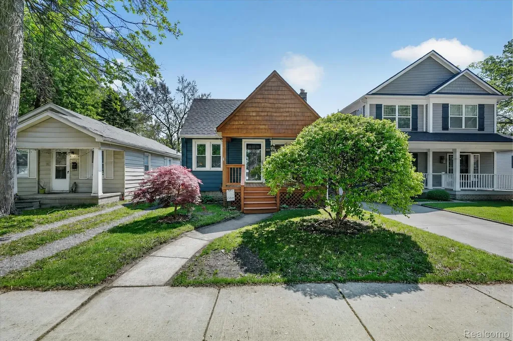 1327 Mohawk Avenue Royal Oak City MI 48067