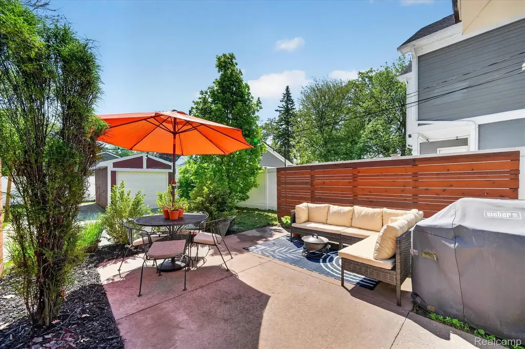 1327 Mohawk Avenue Royal Oak City MI 48067