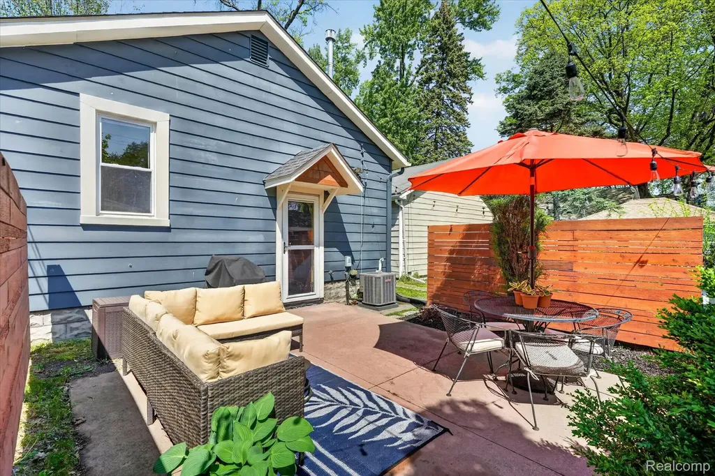 1327 Mohawk Avenue Royal Oak City MI 48067