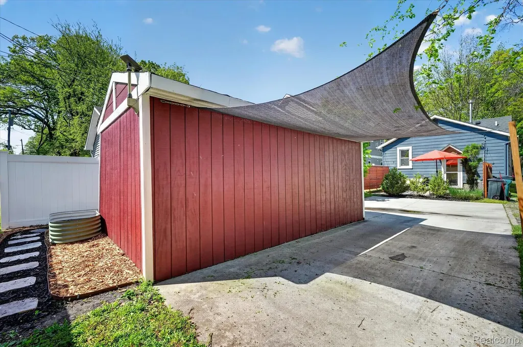 1327 Mohawk Avenue Royal Oak City MI 48067