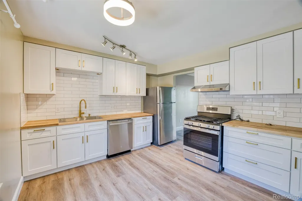 1787 Sheffield Drive Superior Charter Township MI 48198