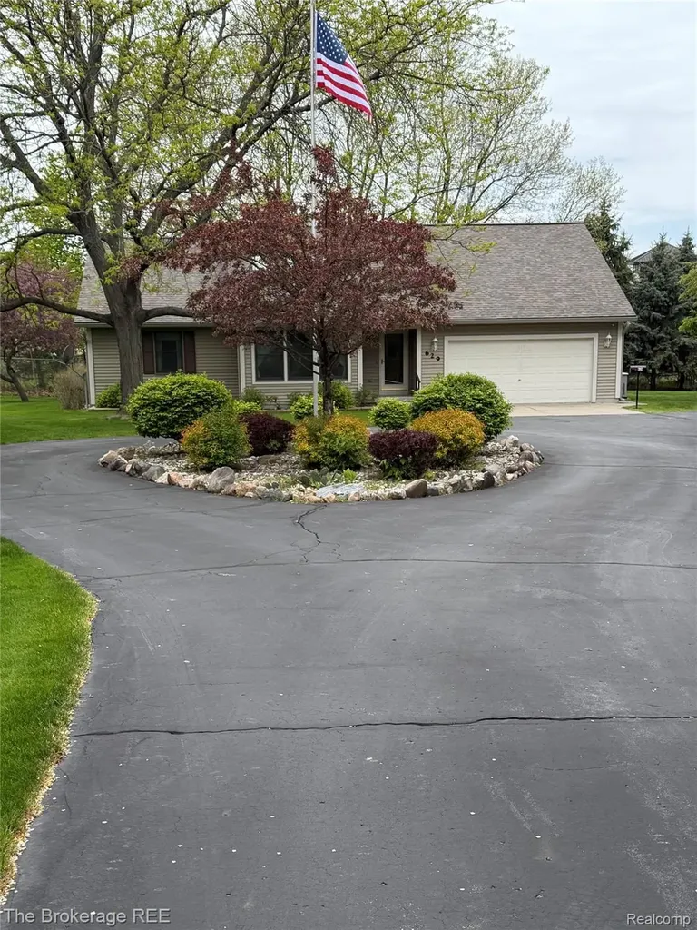629 N Lapeer Street N Davison City MI 48423