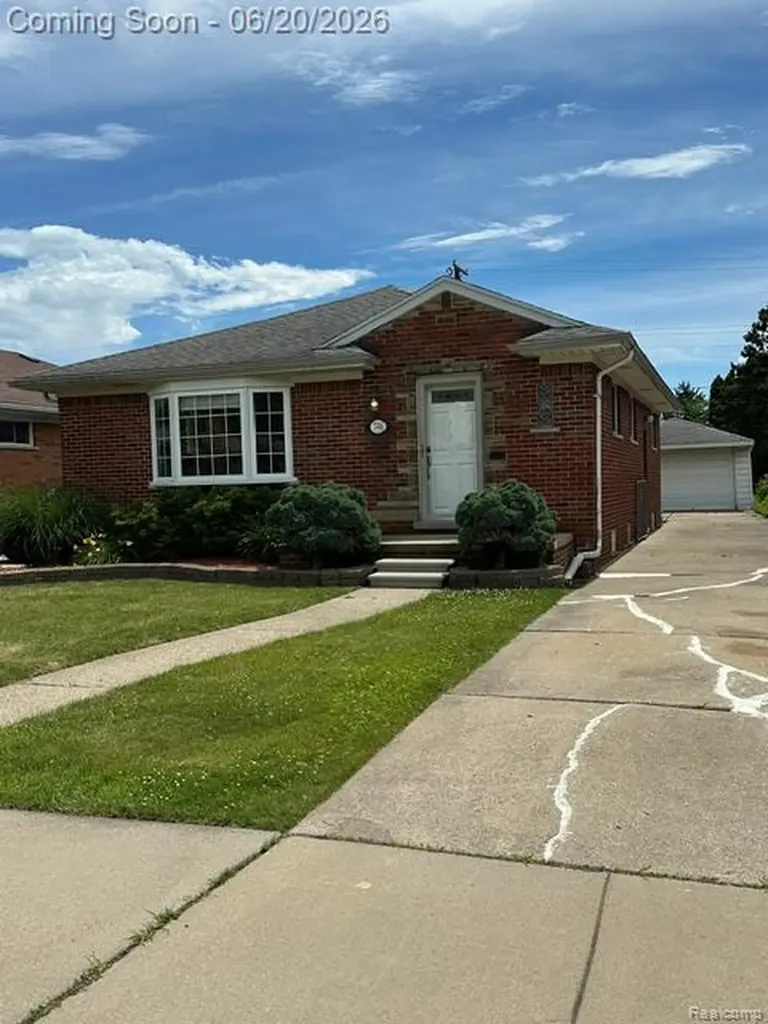 17416 Veronica Avenue Eastpointe City MI 48021