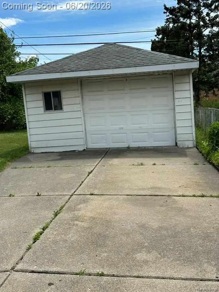 17416 Veronica Avenue Eastpointe City MI 48021