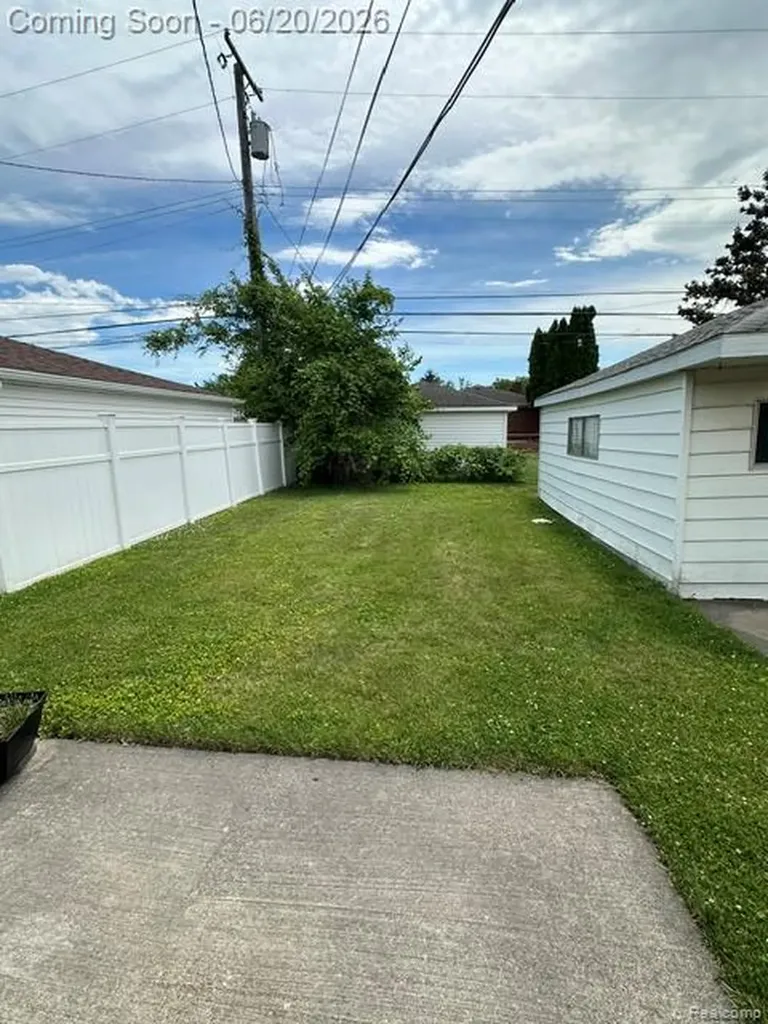 17416 Veronica Avenue Eastpointe City MI 48021
