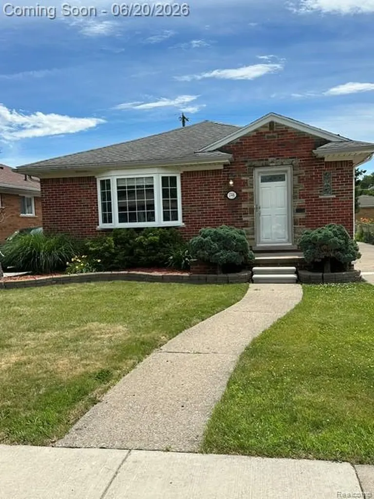 17416 Veronica Avenue Eastpointe City MI 48021