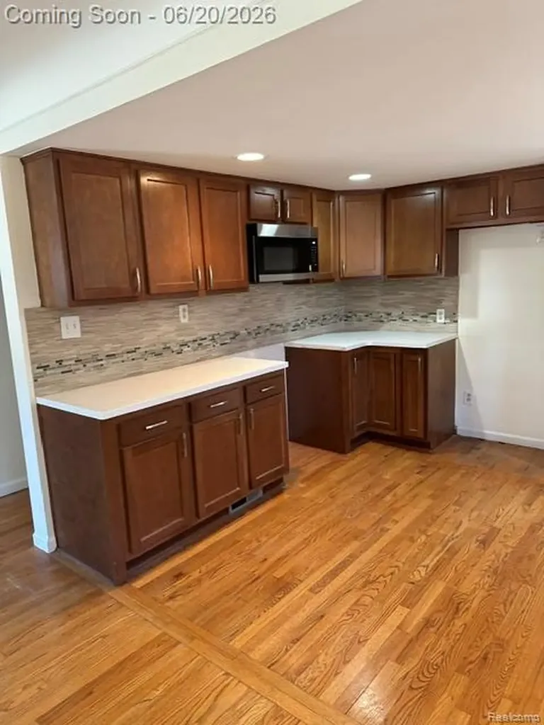17416 Veronica Avenue Eastpointe City MI 48021