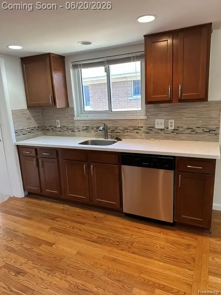 17416 Veronica Avenue Eastpointe City MI 48021