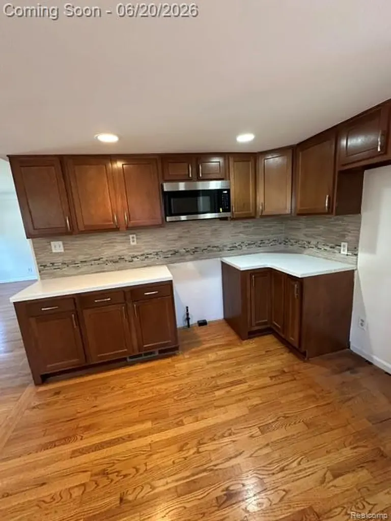 17416 Veronica Avenue Eastpointe City MI 48021