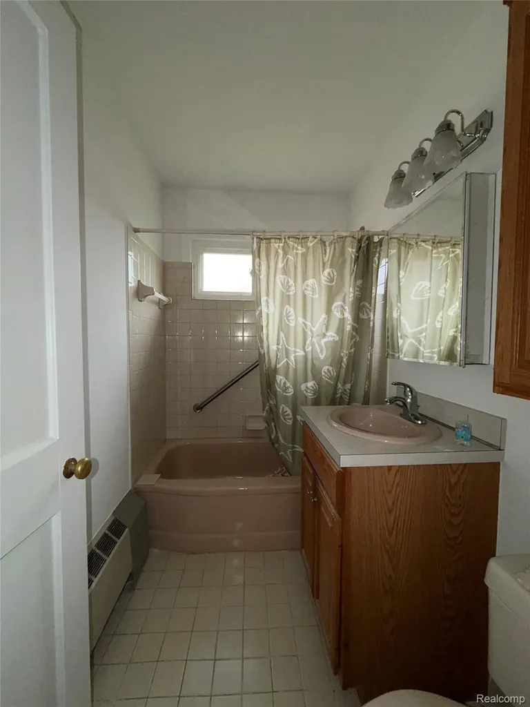 26004 Waldorf Street Roseville City MI 48066