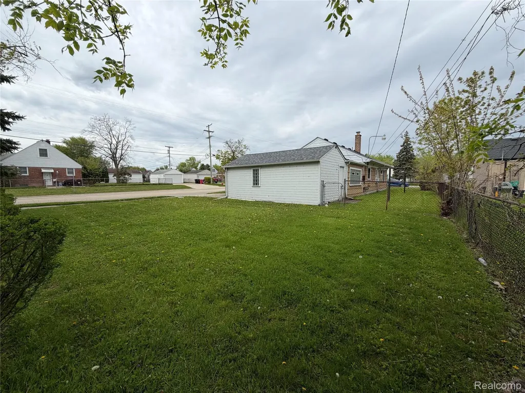 26004 Waldorf Street Roseville City MI 48066