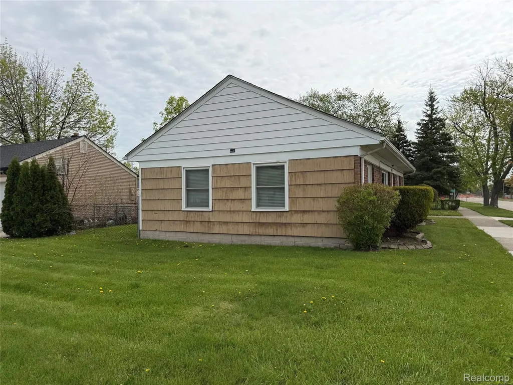 26004 Waldorf Street Roseville City MI 48066
