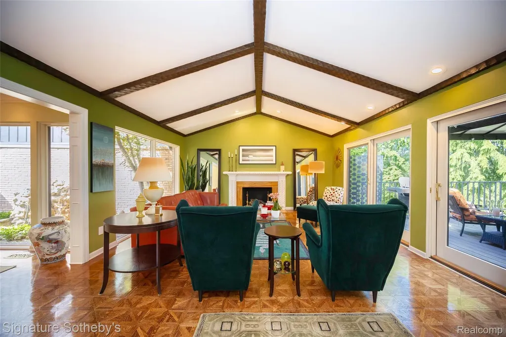 1897 Pine Ridge Lane Bloomfield Charter Township MI 48302