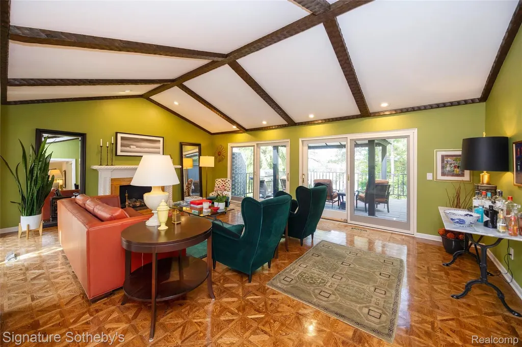 1897 Pine Ridge Lane Bloomfield Charter Township MI 48302