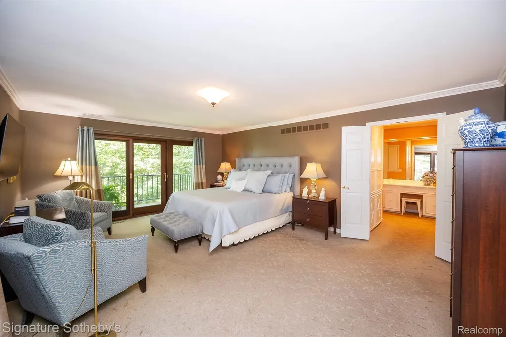 1897 Pine Ridge Lane Bloomfield Charter Township MI 48302